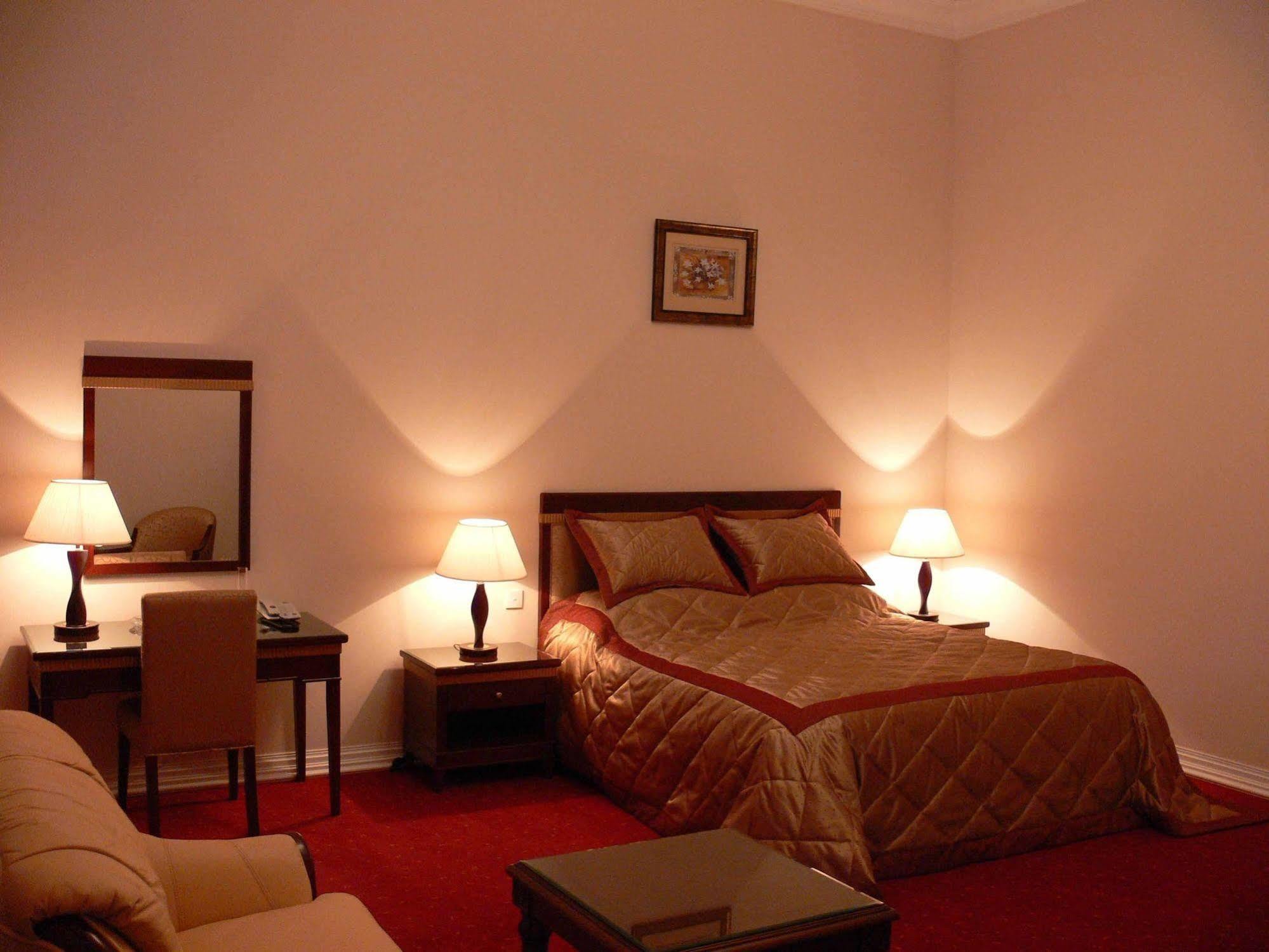 Standard Suite,703212271:JPEG